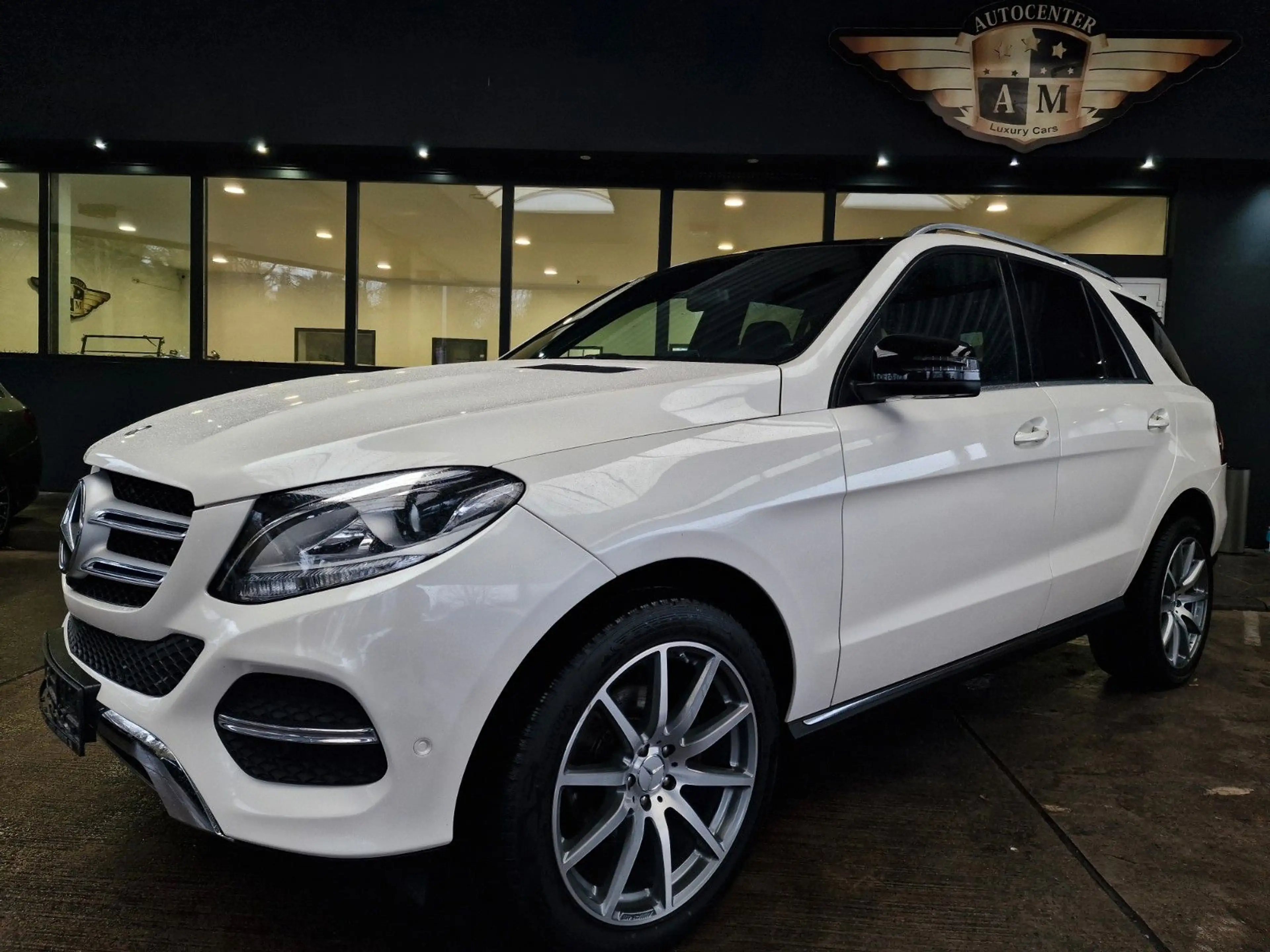 Mercedes-Benz GLE 350 d 4Matic Panorama/LEDER/AHK/Designo/20"
