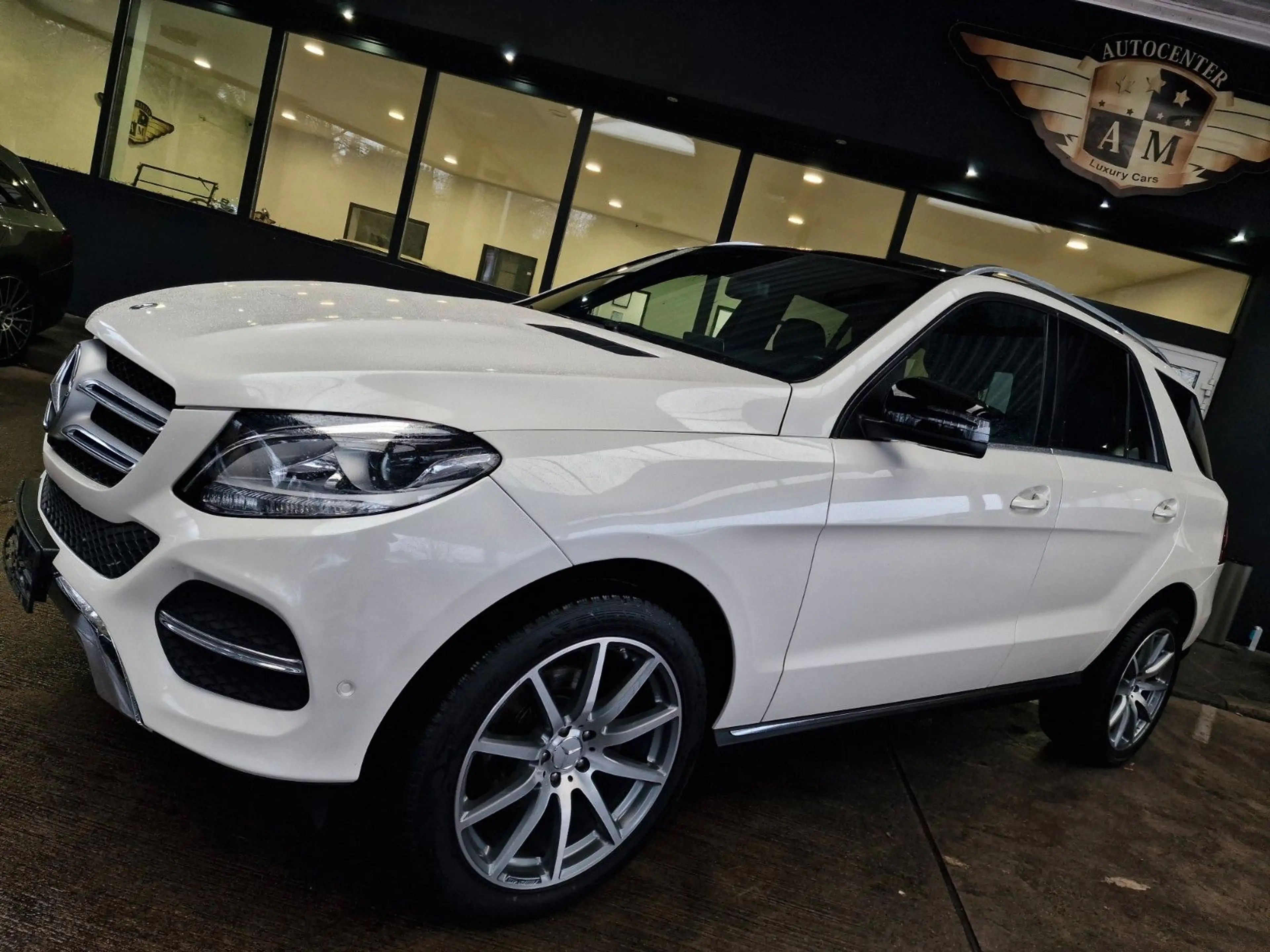 Mercedes-Benz GLE 350 d 4Matic Panorama/LEDER/AHK/Designo/20" — photo 4