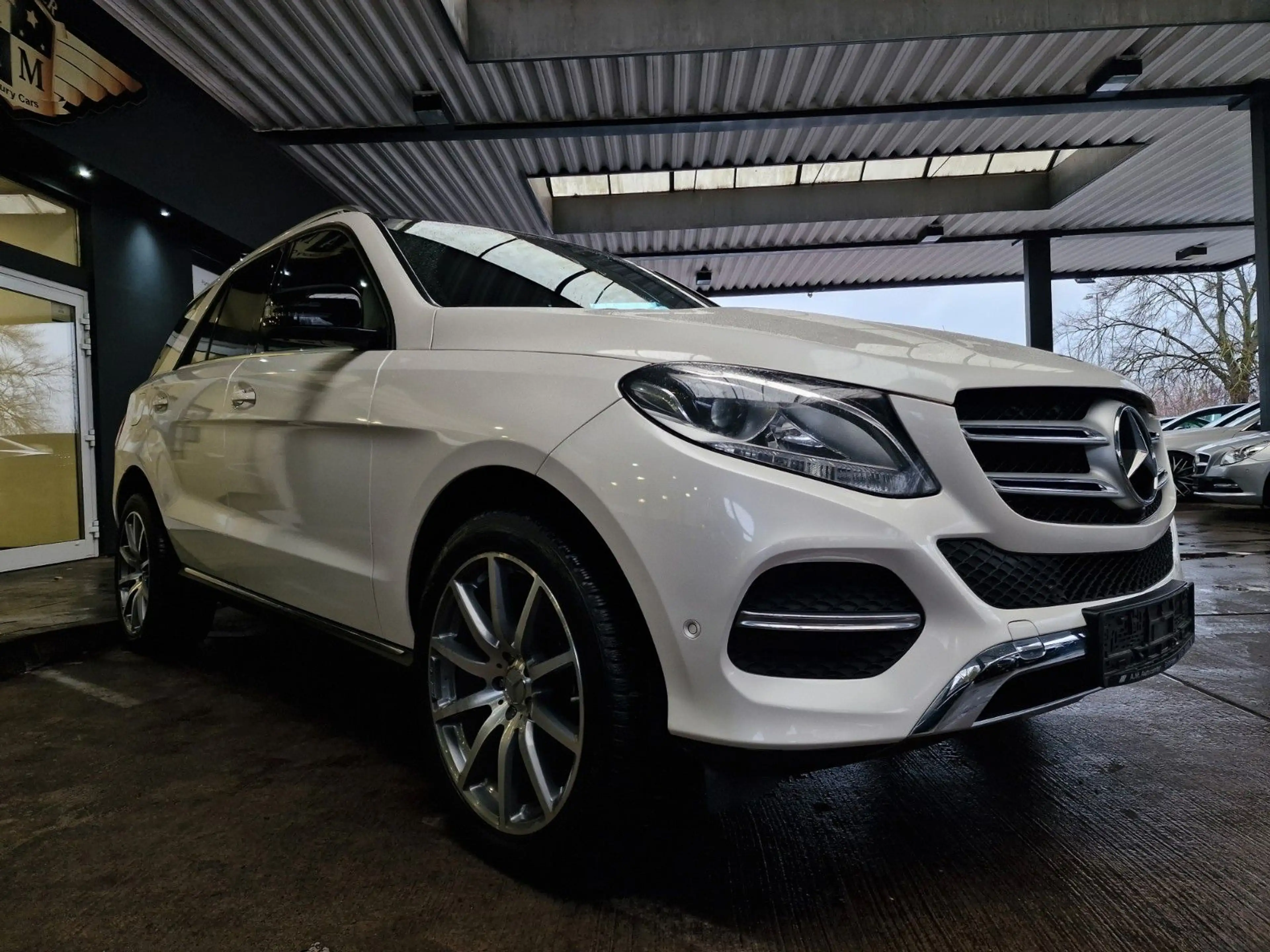 Mercedes-Benz GLE 350 d 4Matic Panorama/LEDER/AHK/Designo/20" — photo 7