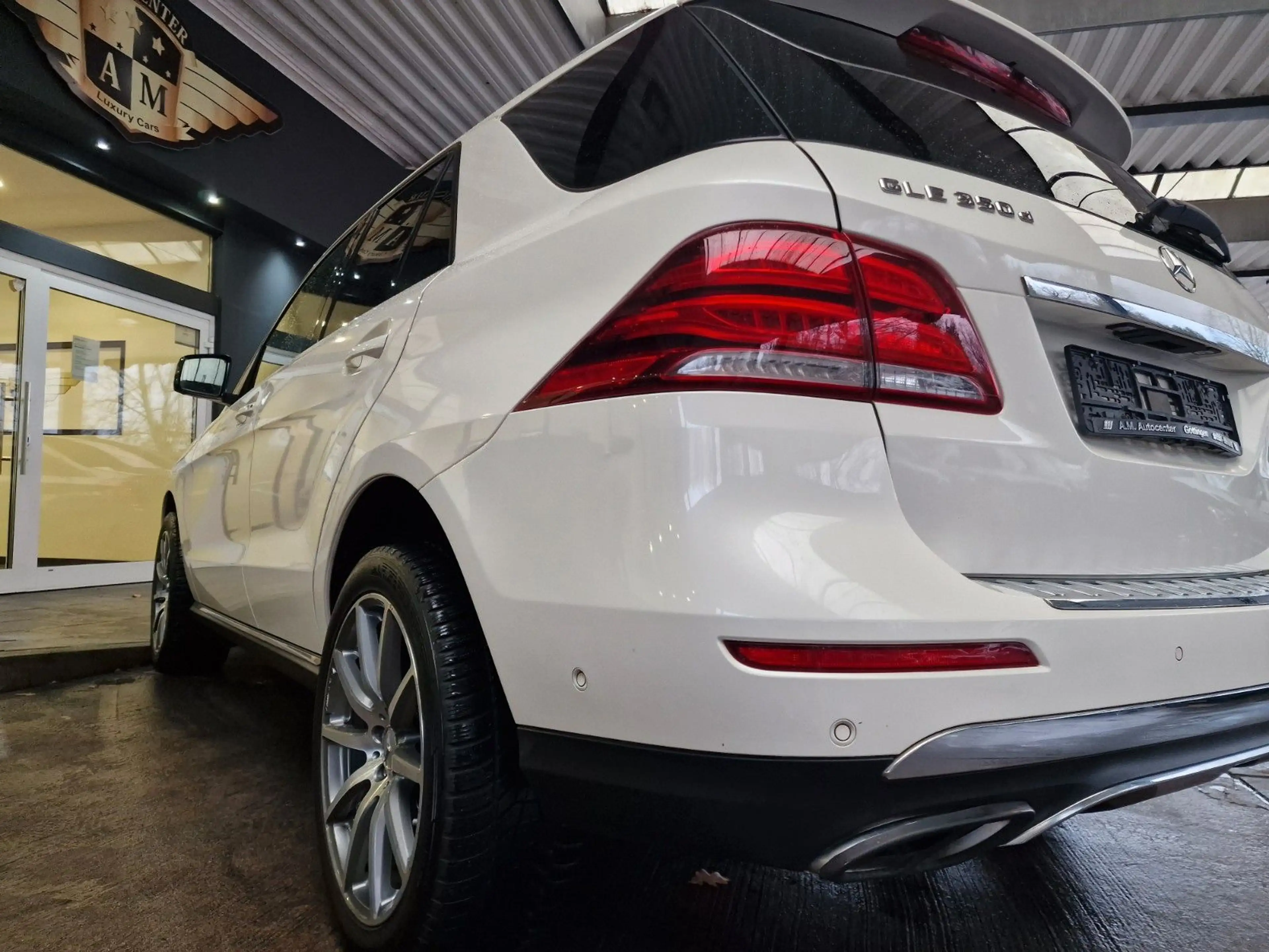 Mercedes-Benz GLE 350 d 4Matic Panorama/LEDER/AHK/Designo/20" — photo 15