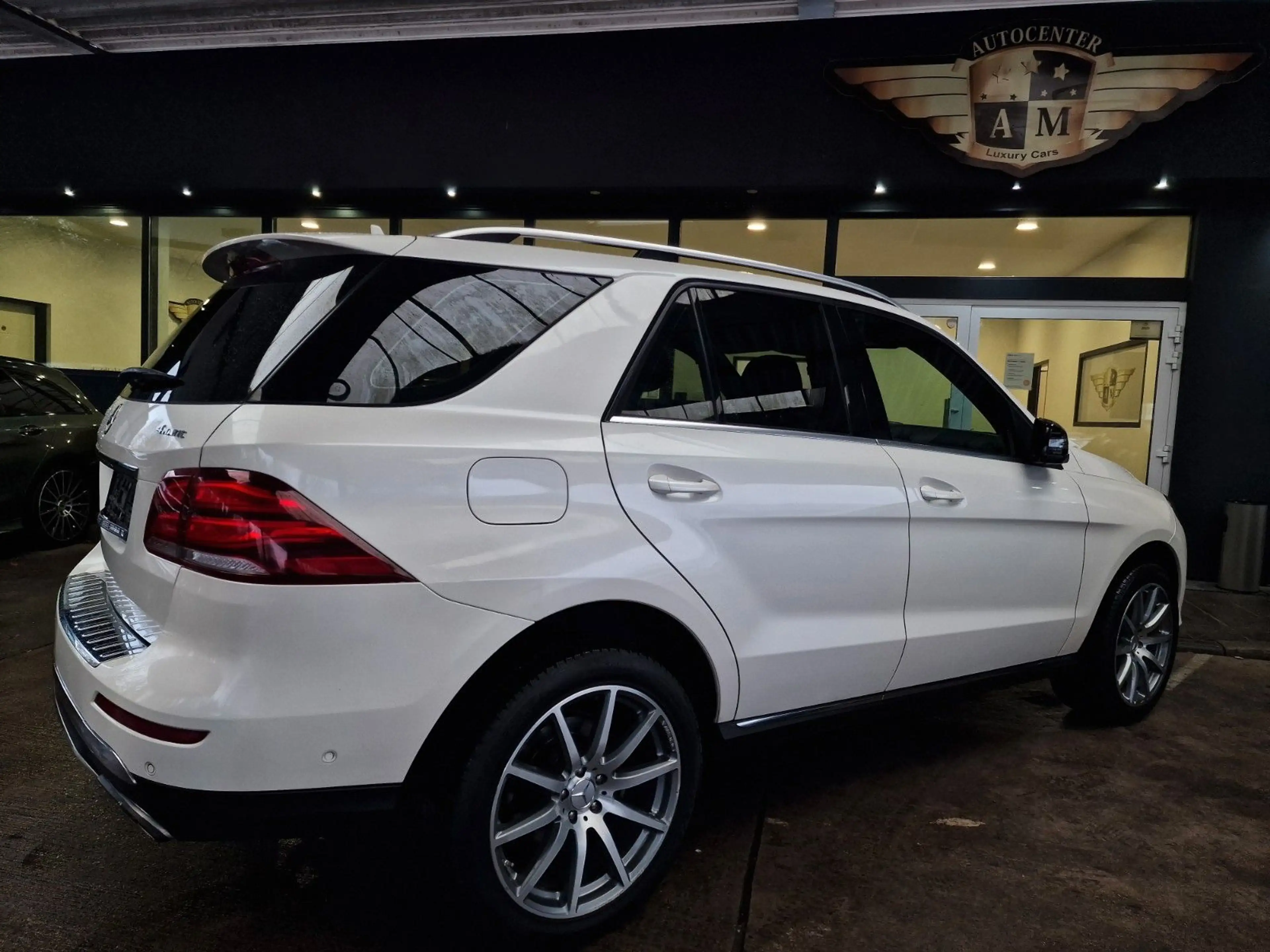 Mercedes-Benz GLE 350 d 4Matic Panorama/LEDER/AHK/Designo/20" — photo 10