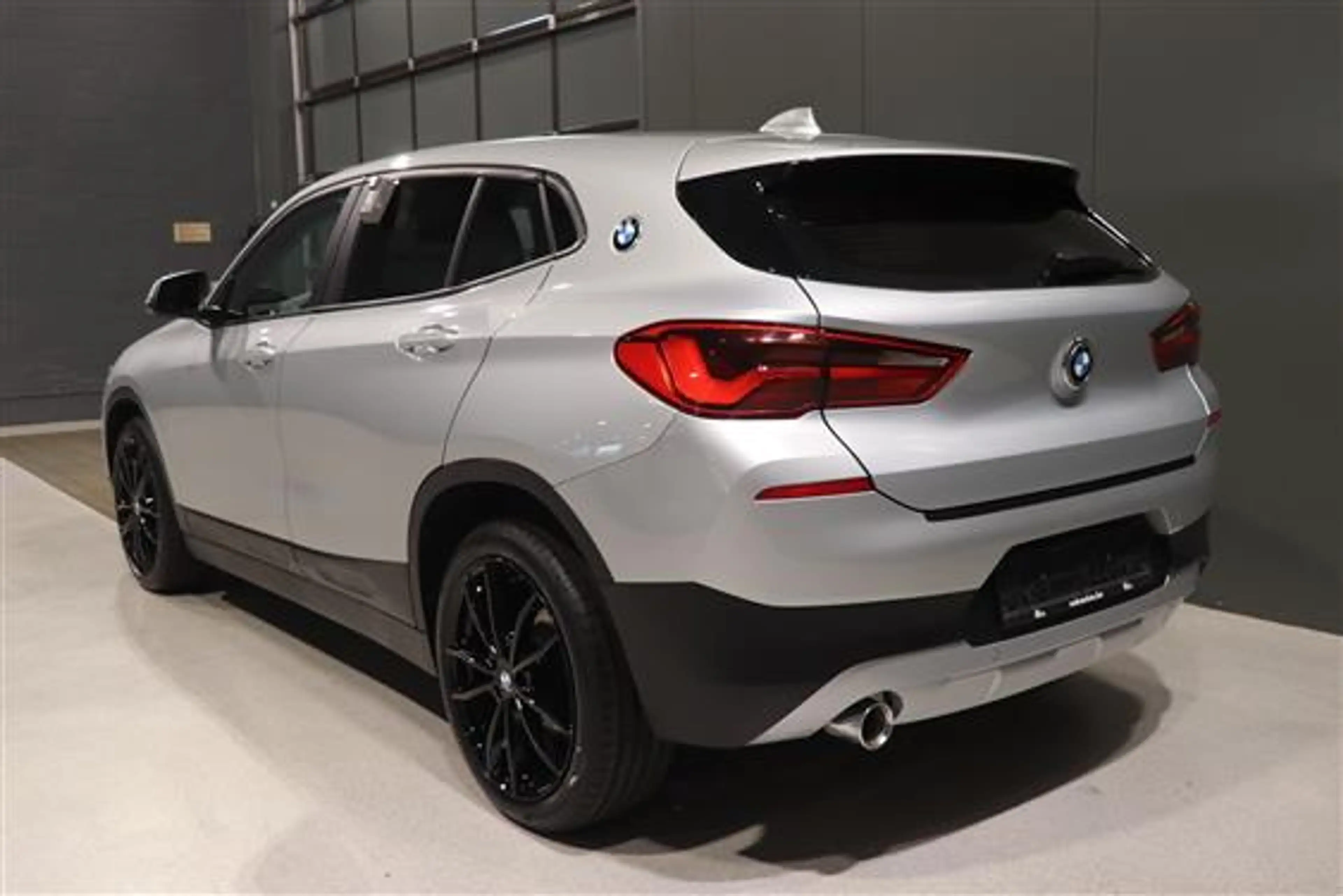 BMW X2 SDRIVE18I — photo 4