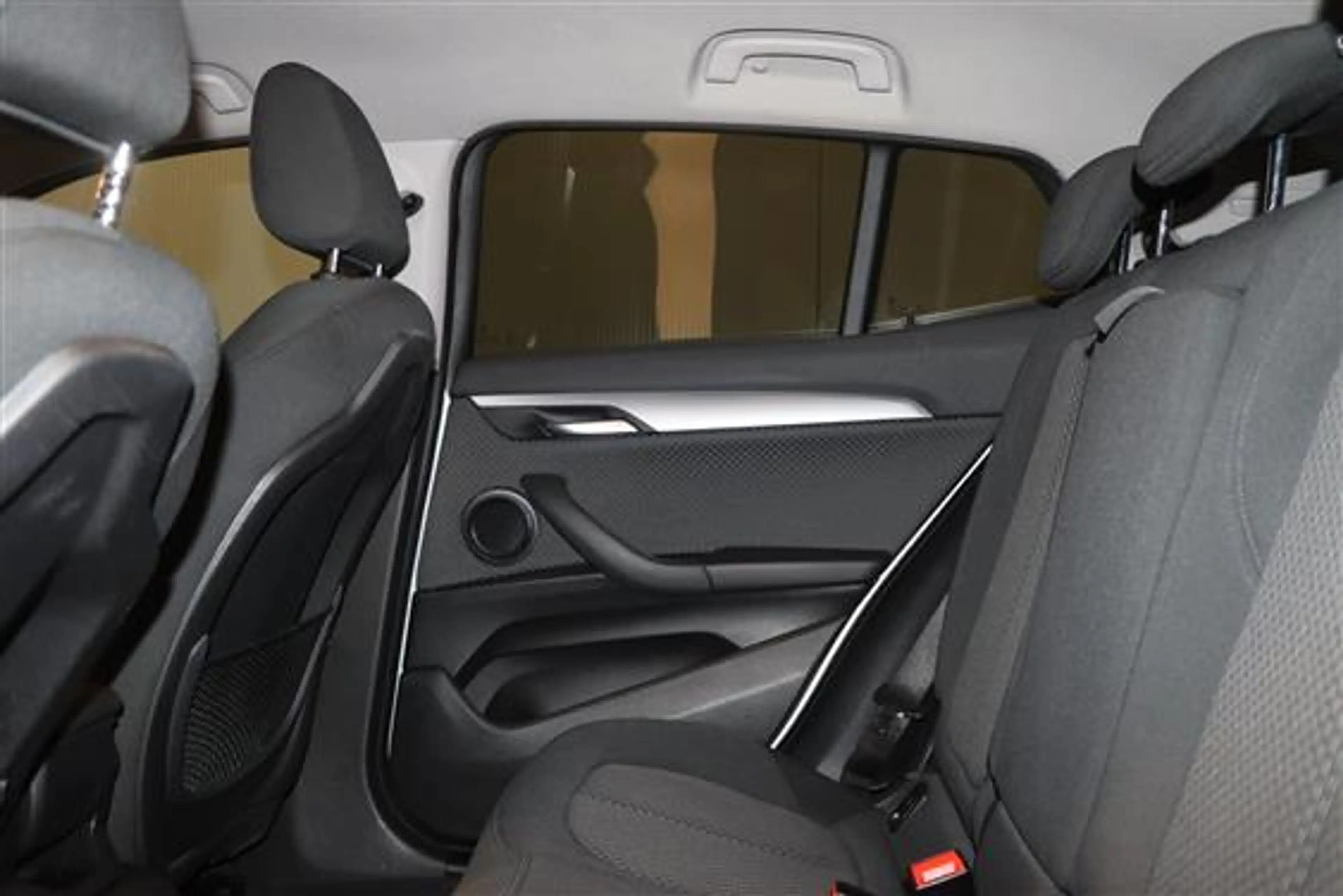BMW X2 SDRIVE18I — photo 8