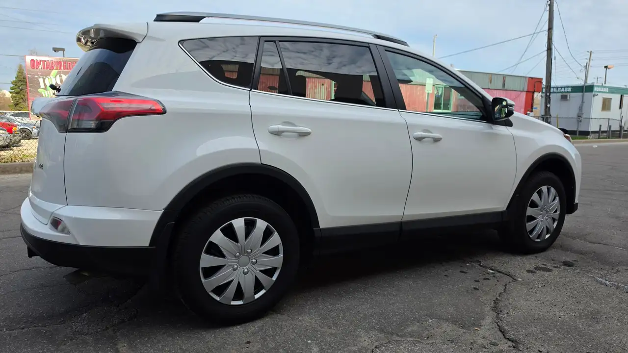 Toyota RAV 4 снимка Toyota RAV 4