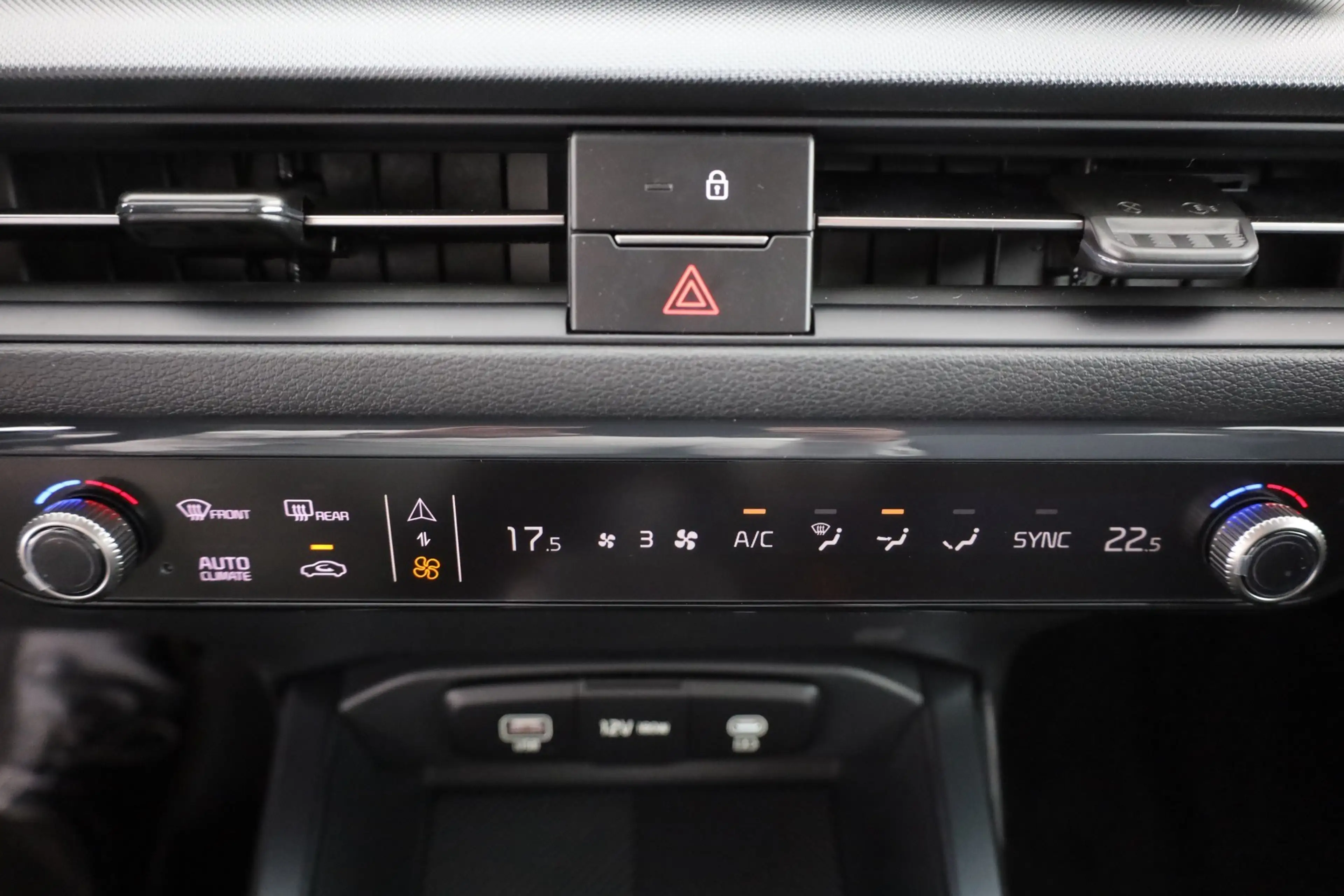 Kia XCeed 1.6 T-GDI Aut. n. Modell LED Navi Kamera — photo 12