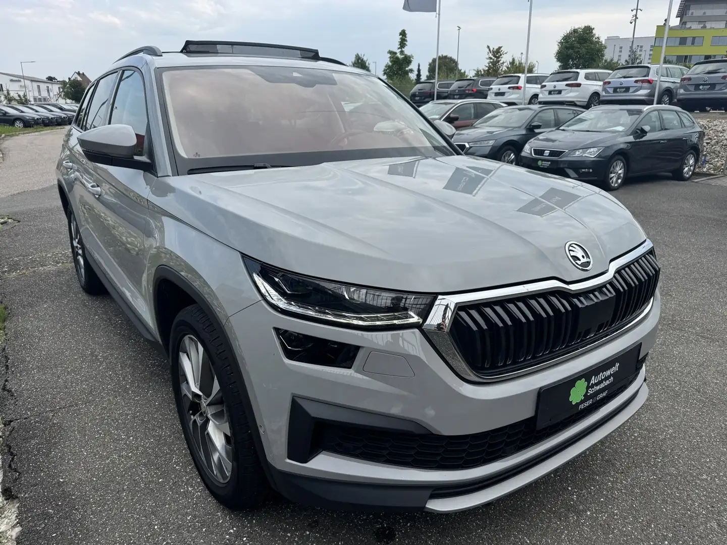 Skoda Kodiaq Ambition 1.5 TSI DSG PANO APP AHK LED Gris - 2