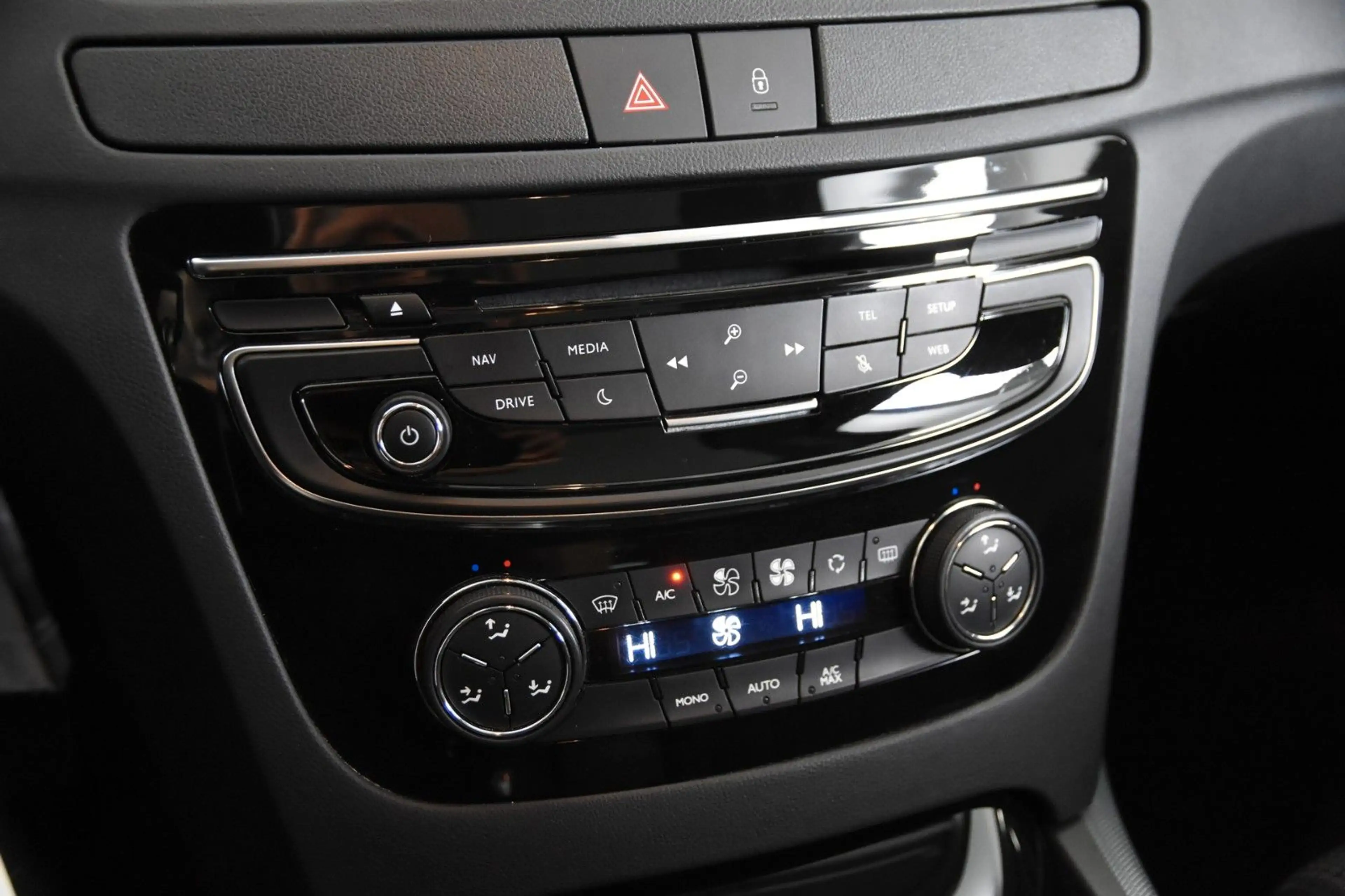 Peugeot 508 SW *Navi*Pano.*HUD*Park ass.* — photo 15