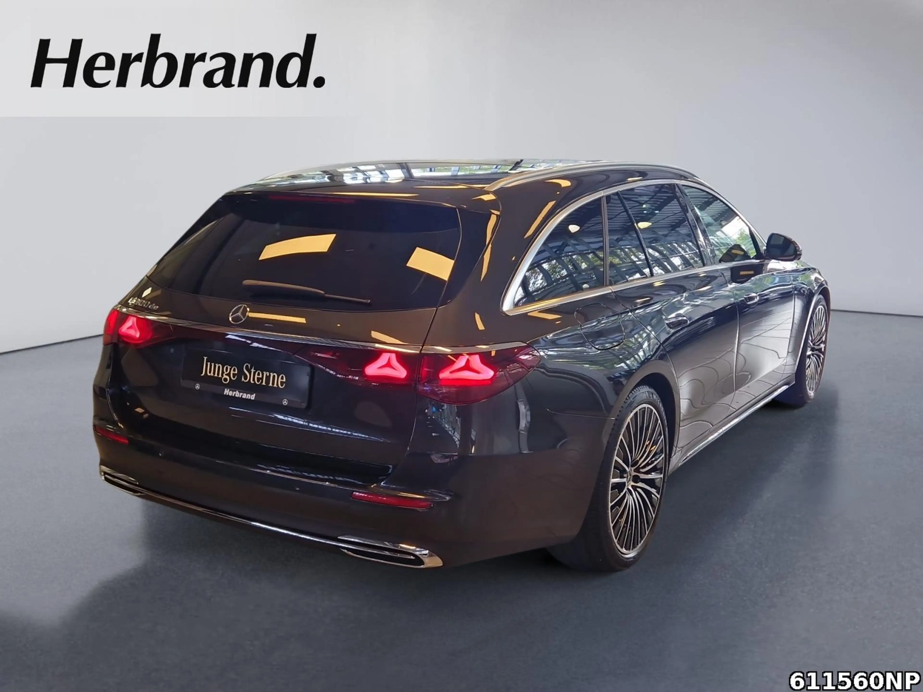Mercedes-Benz E 300 T Exclusive  PanoAHK Digital-Light 360° — photo 3