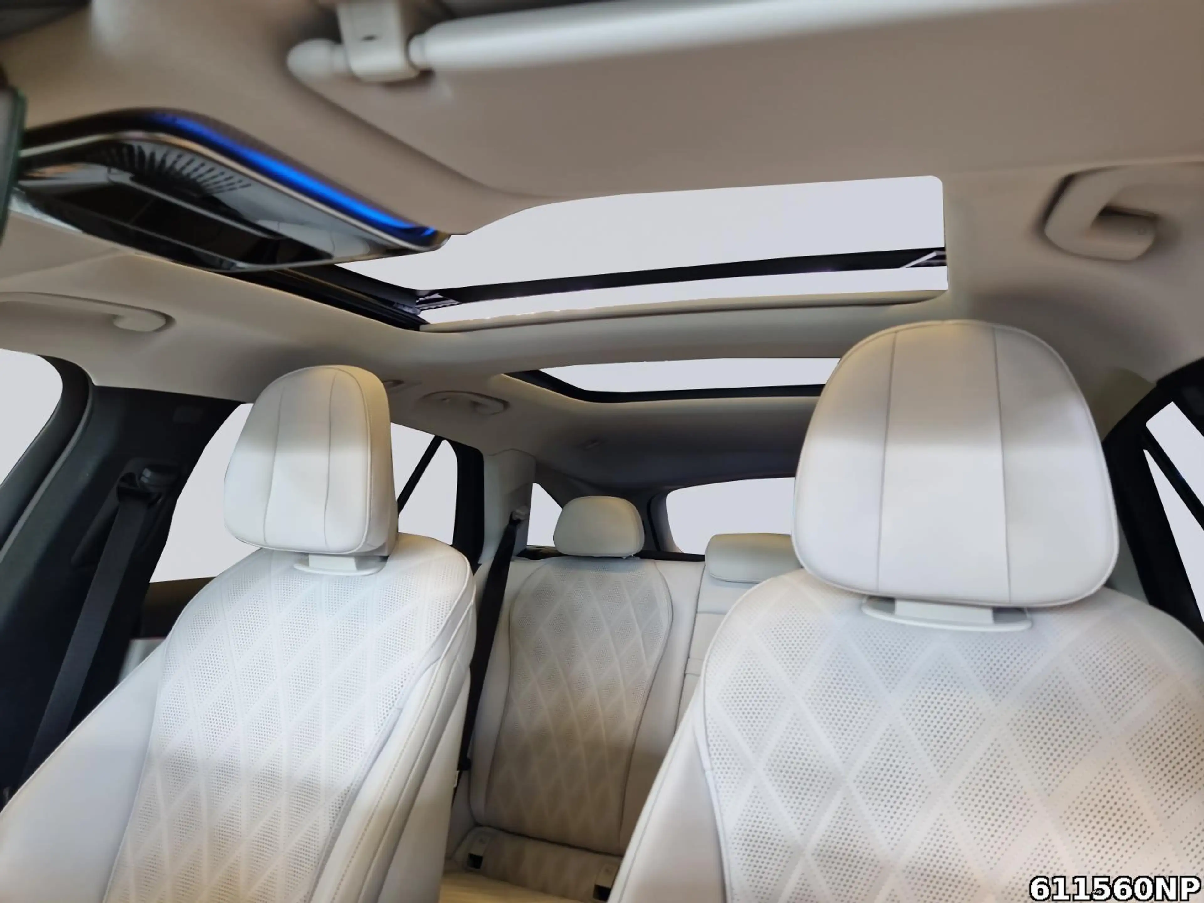 Mercedes-Benz E 300 T Exclusive  PanoAHK Digital-Light 360° — photo 13