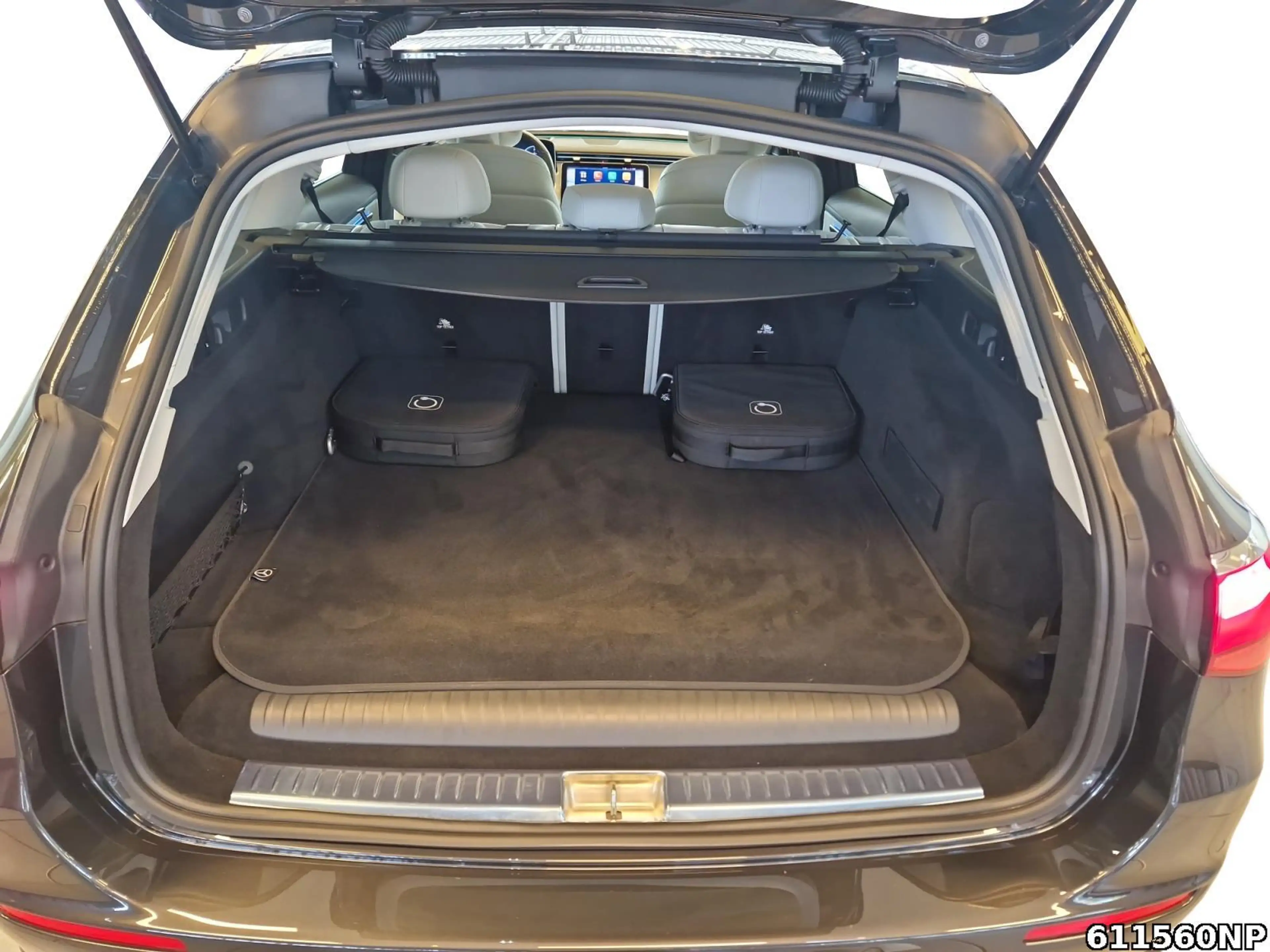 Mercedes-Benz E 300 T Exclusive  PanoAHK Digital-Light 360° — photo 6
