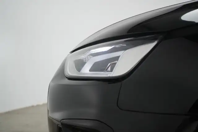 Audi A4 view 14