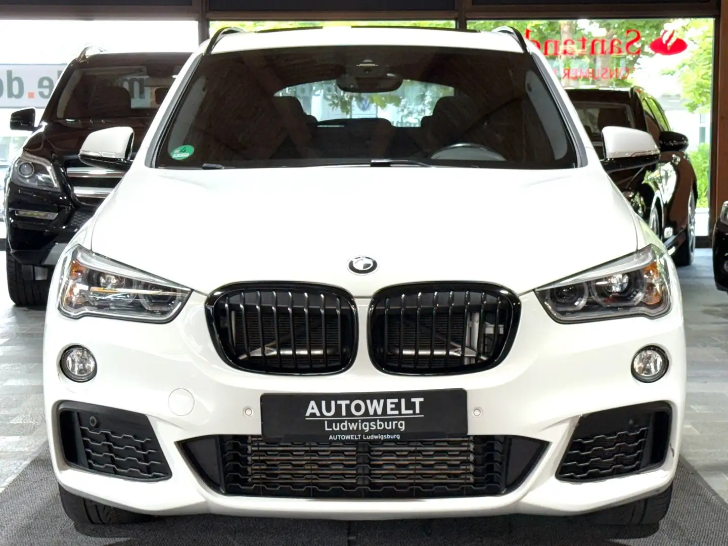 BMW X1 sDrive 20i M-Sport Autom. PANO-LED-NAVI-LEDER Blanco - 2