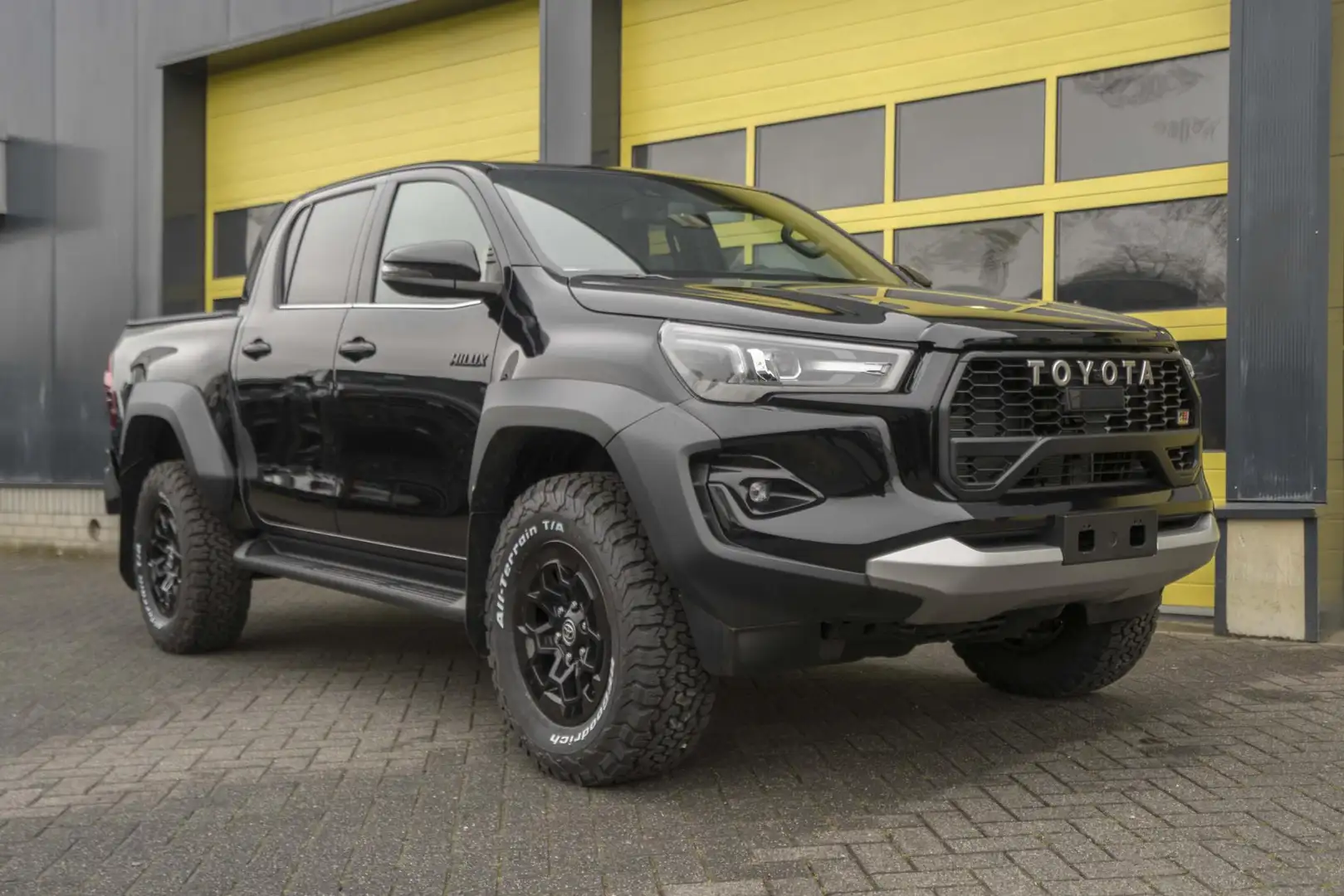Toyota Hilux 2.8 D-4D Double Cab GR Sport - 2