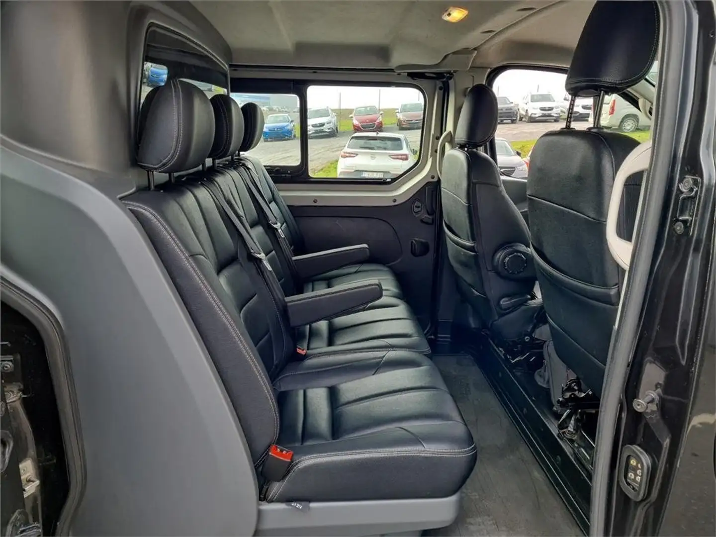 Opel Vivaro 1.6 CDTi L2H1 BiTurbo Ecofl. Life S/S Czarny - 2