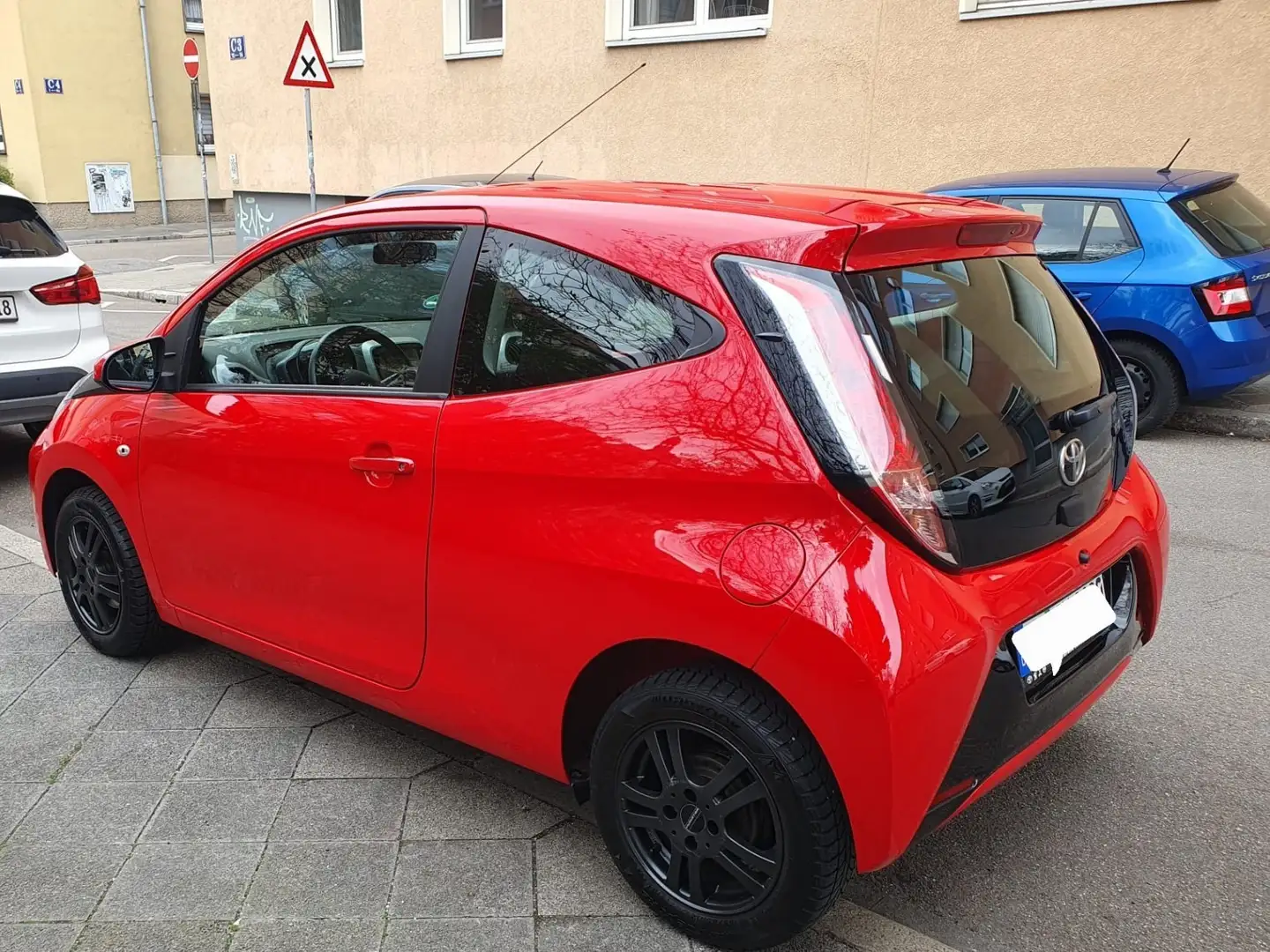 Toyota Aygo Aygo x-play touch Rot - 2