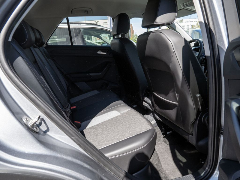 Volkswagen T-Roc 1.5 TSI Goal DSG App-Connect R-Kam LED — photo 8