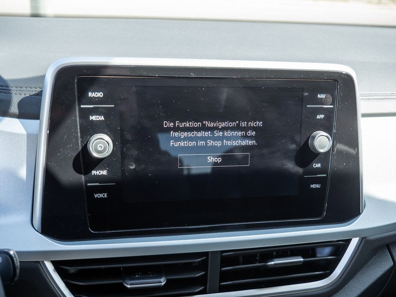 Volkswagen T-Roc 1.5 TSI Goal DSG App-Connect R-Kam LED — photo 11