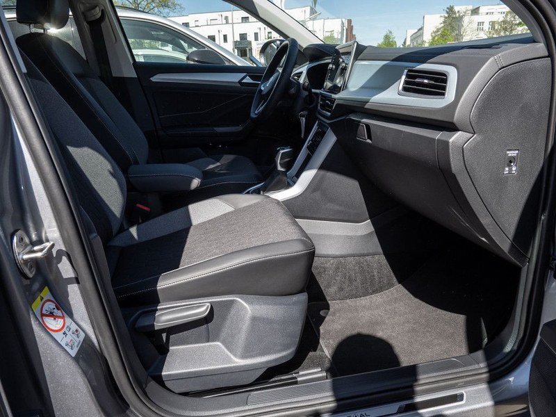 Volkswagen T-Roc 1.5 TSI Goal DSG App-Connect R-Kam LED — photo 7