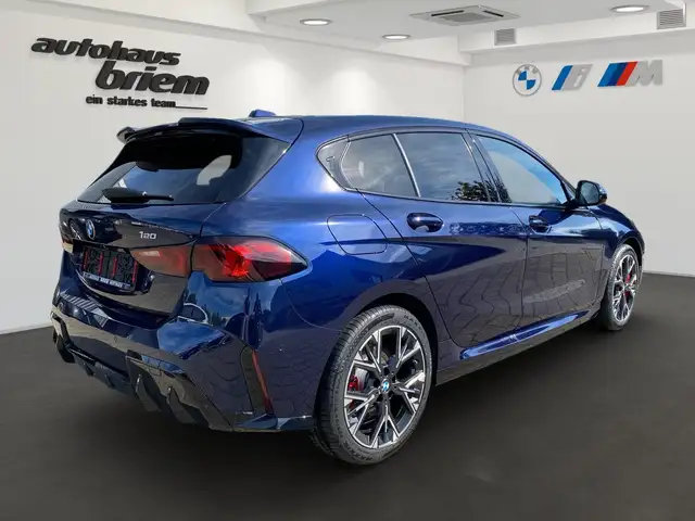 BMW 1 Series view 3
