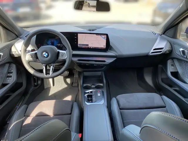 BMW 1 Series view 10