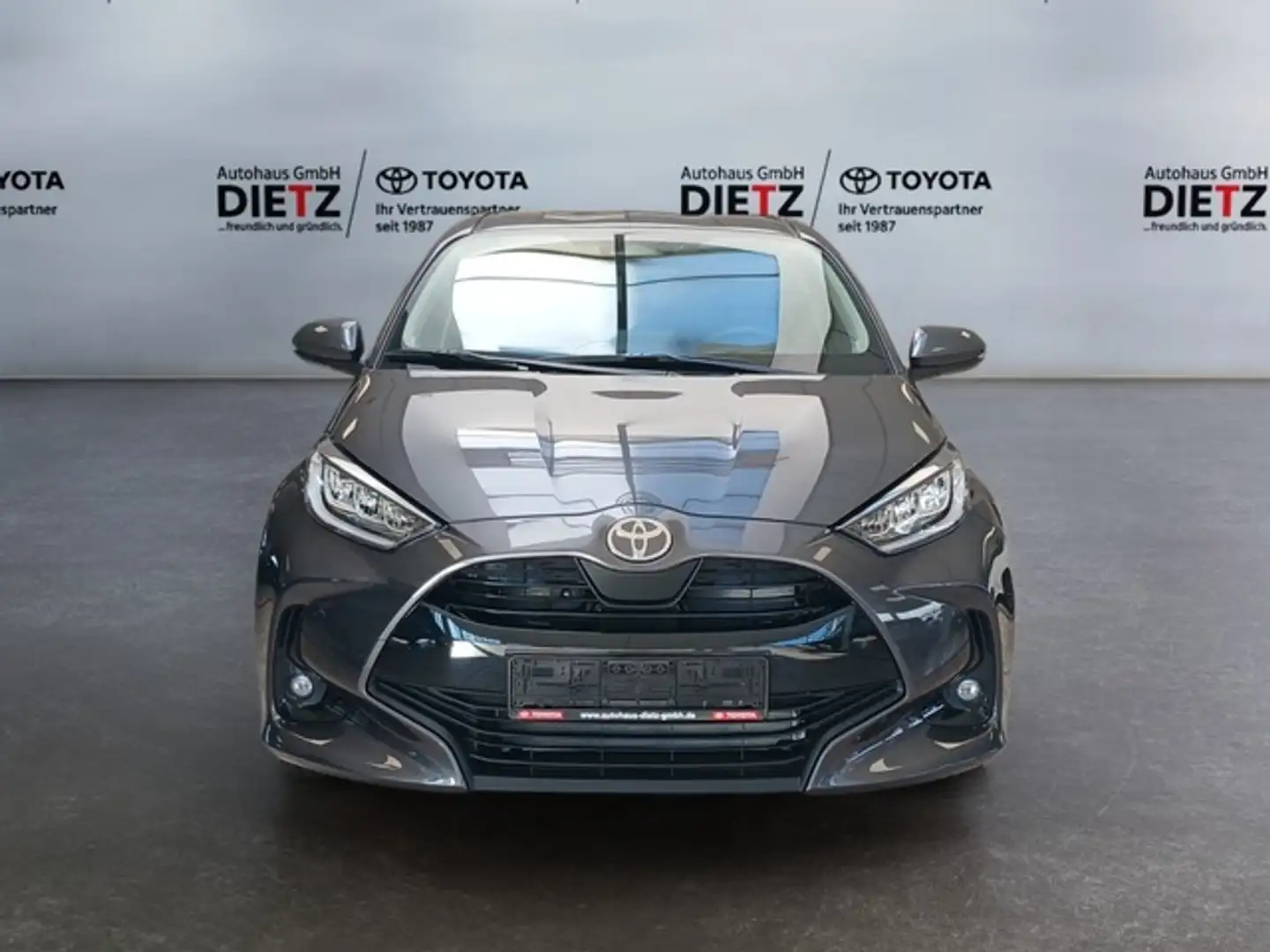 Toyota Yaris 1.5 Hybrid Teamplayer*ACC*KAM*APPLE-CAR Grau - 2