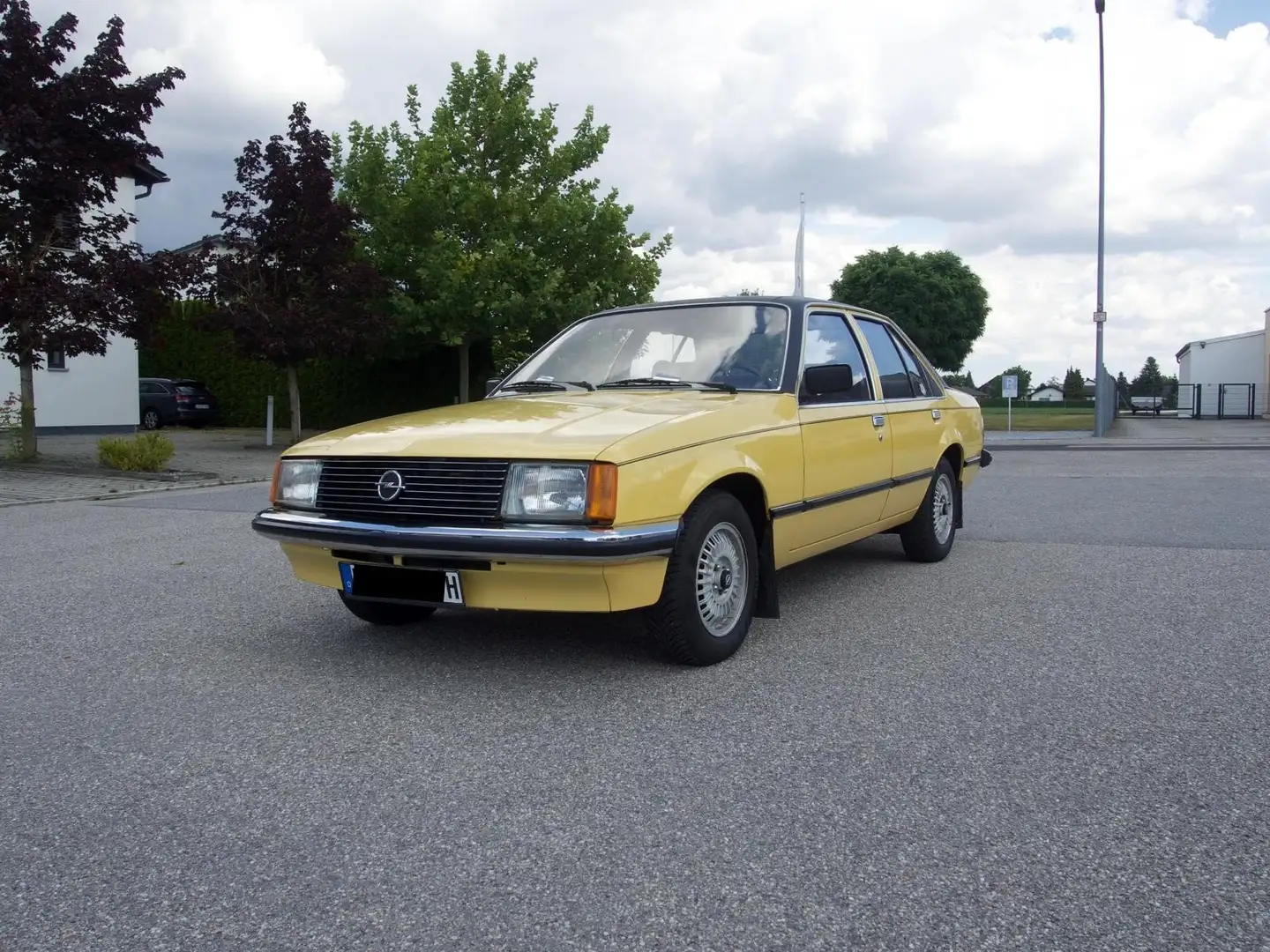 Opel Rekord Jaune - 1