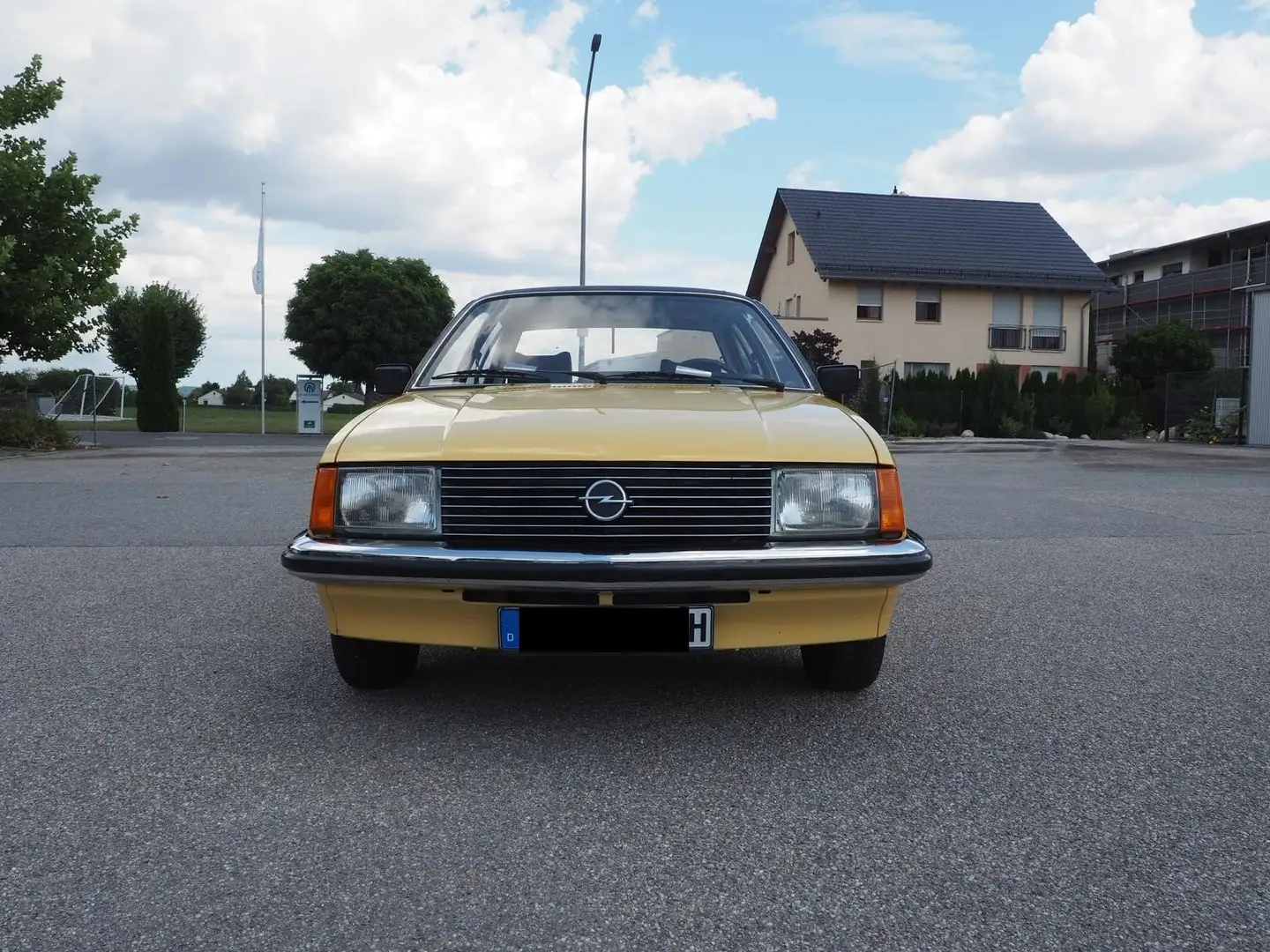 Opel Rekord Jaune - 2
