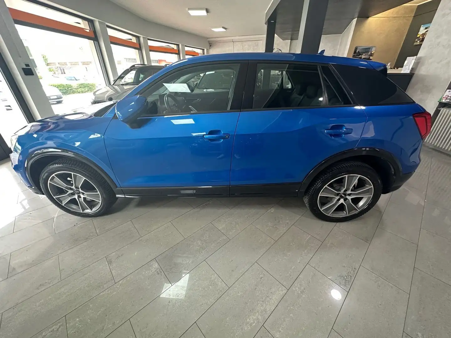 Audi Q2 Design 2.0 40 TDI QUATTRO Azul - 2