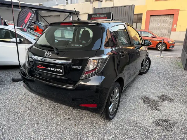 Toyota Yaris view 4