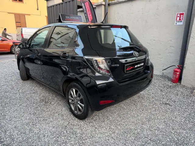 Toyota Yaris view 3