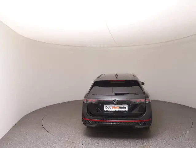 Volkswagen Passat view 6