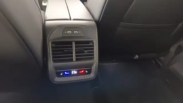Volkswagen Passat view 14