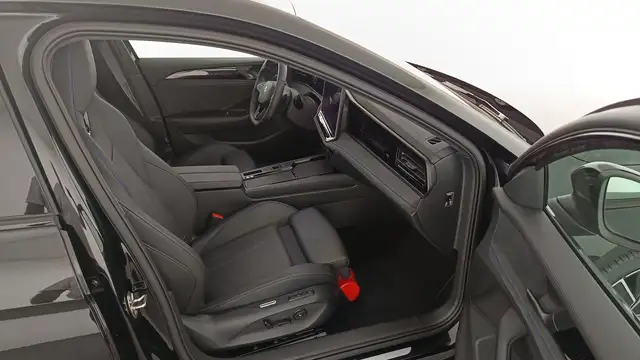 Volkswagen Passat view 10