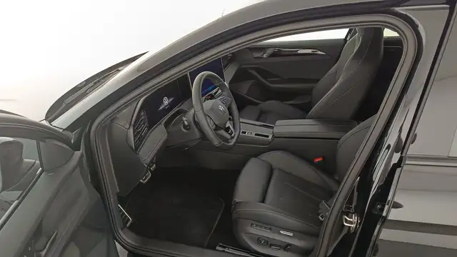 Volkswagen Passat view 8