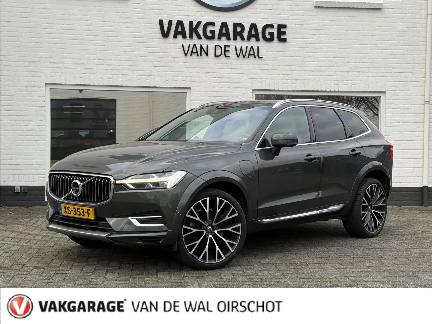 Volvo XC60 2.0 T8 Twin Engine AWD Inscription | Origineel Ned Gris - 1