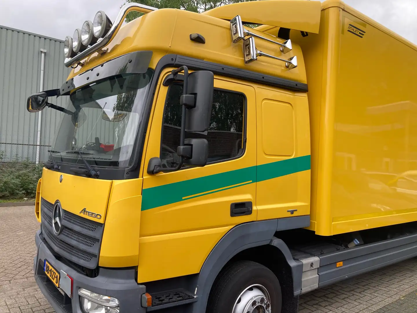 Mercedes-Benz Atego 1227 automaat Euro 6 bakwagen met laadklep žuta - 2
