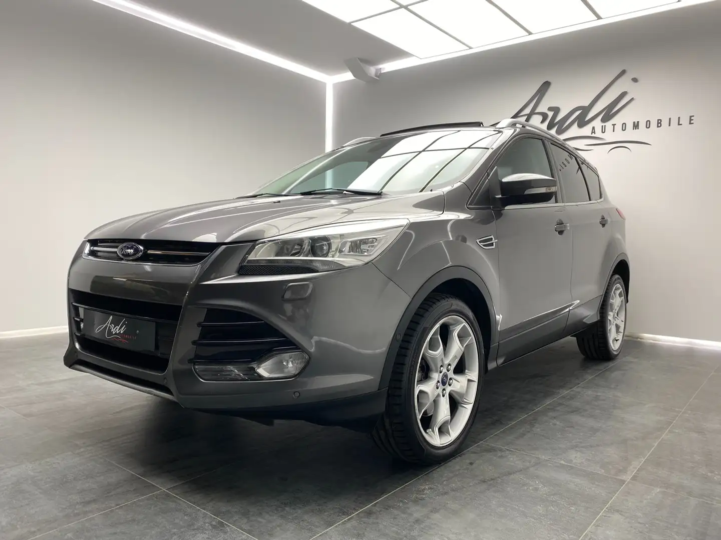 Ford Kuga 2.0 TDCi 4WD *GARANTIE 12 MOIS*TOIT OUVRANT*CAMERA Gris - 1