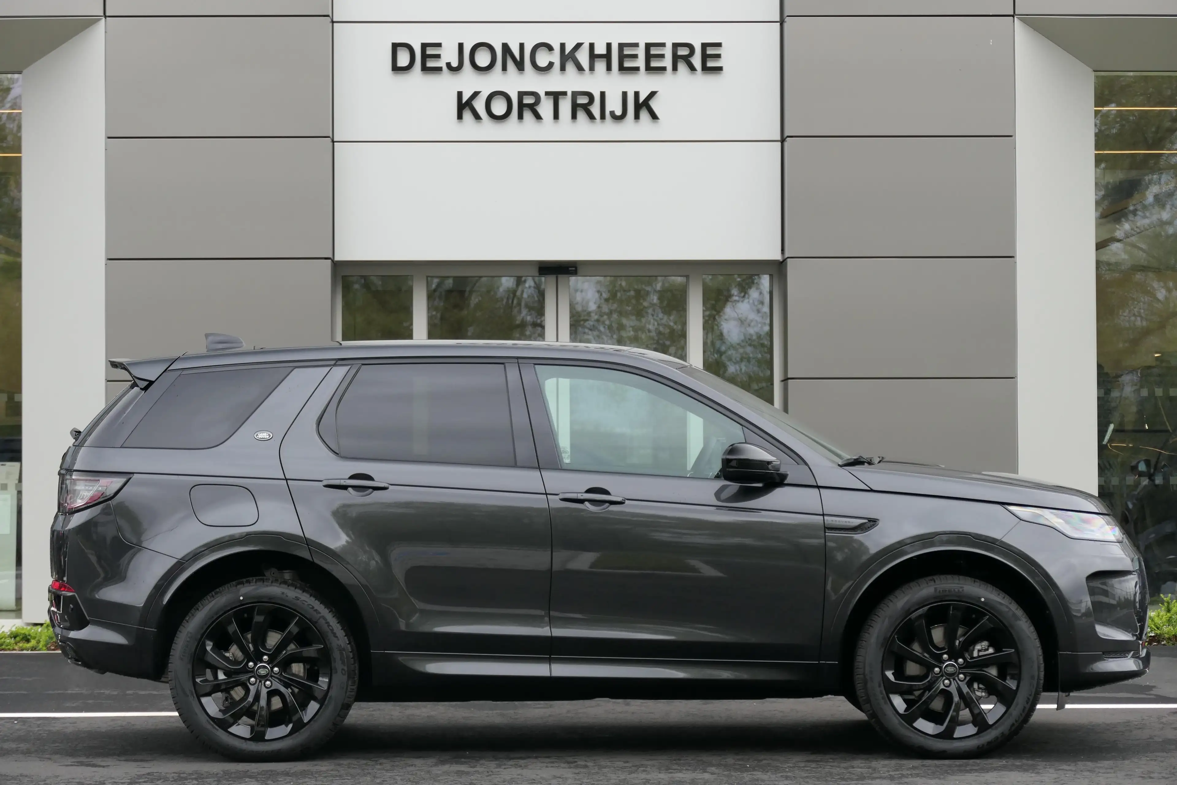 Land Rover Discovery Sport - P300e R-DYNAMIC SE — photo 3
