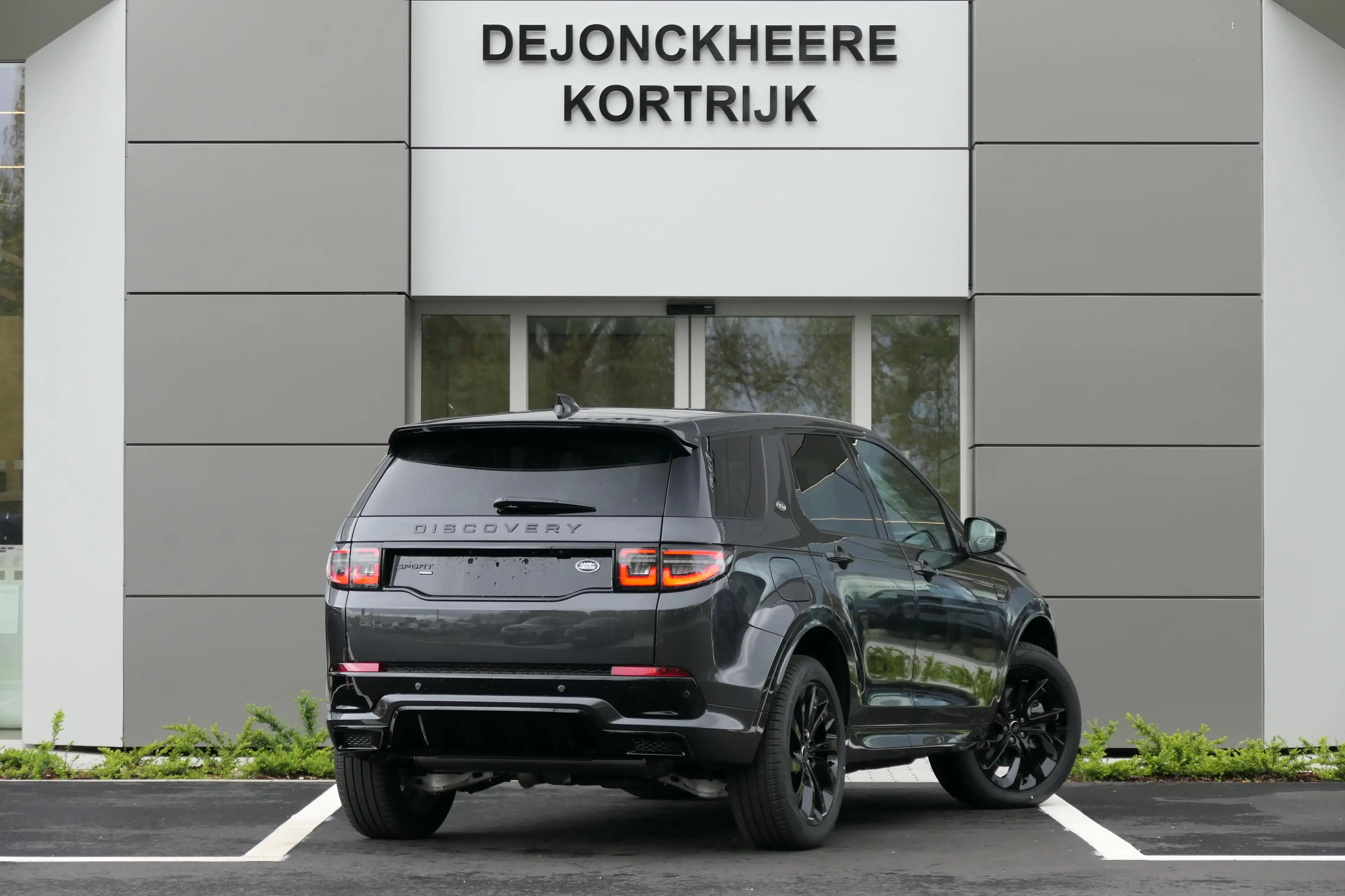 Land Rover Discovery Sport - P300e R-DYNAMIC SE — photo 4