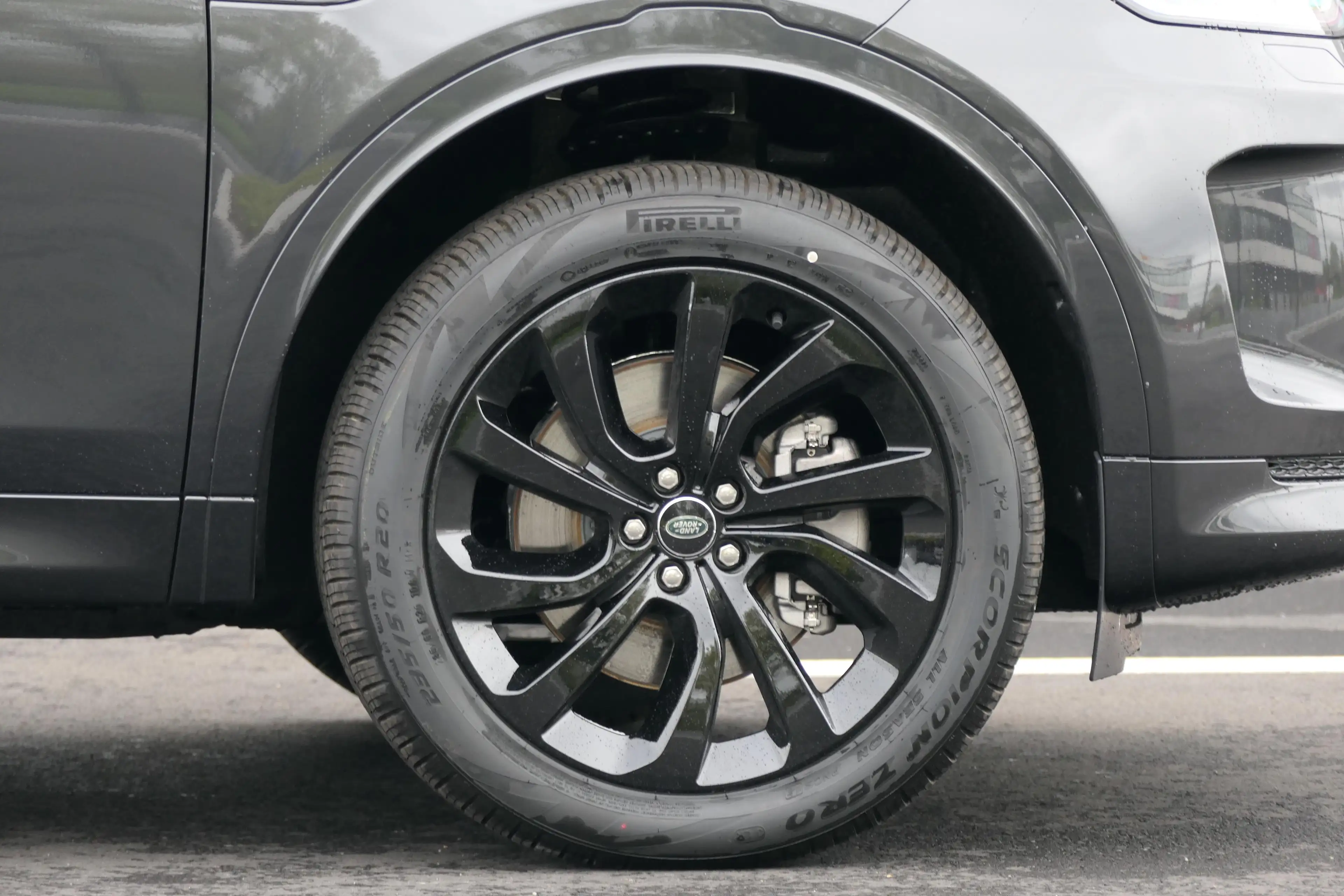 Land Rover Discovery Sport - P300e R-DYNAMIC SE — photo 6
