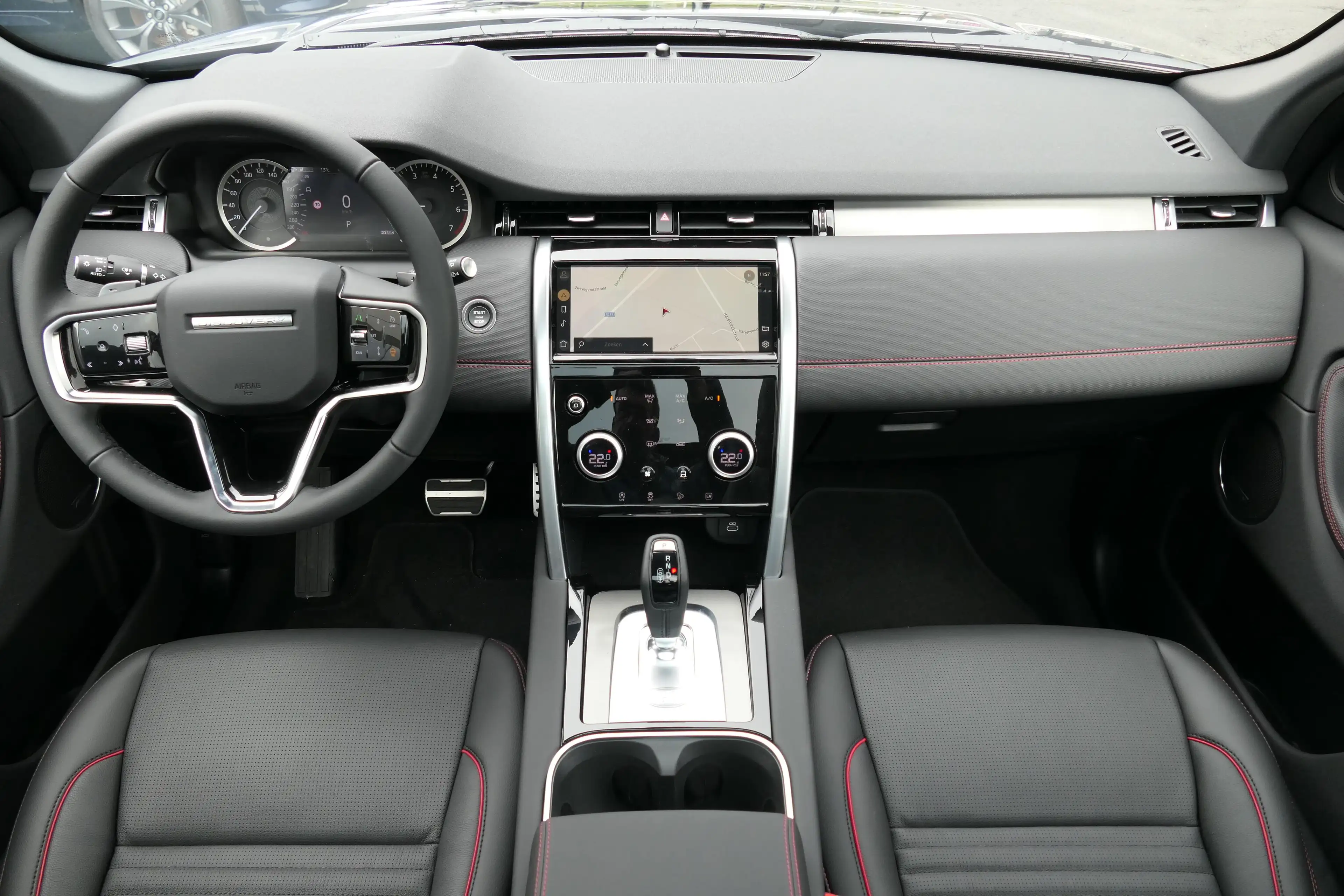 Land Rover Discovery Sport - P300e R-DYNAMIC SE — photo 14