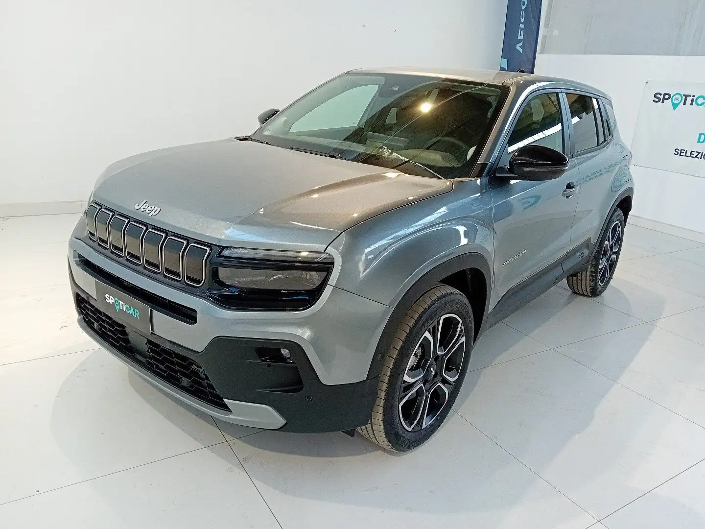 Jeep Avenger Avenger 1.2 Turbo 110 CV MHEV Summit Grijs - 1