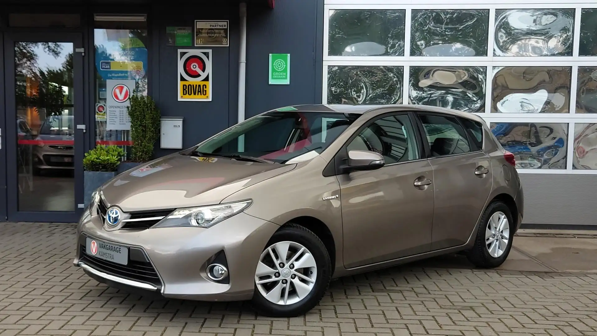 Toyota Auris 1.8 Hybrid Navi/Airco/Cruise/a.Camera/Trekhaak Braun - 2
