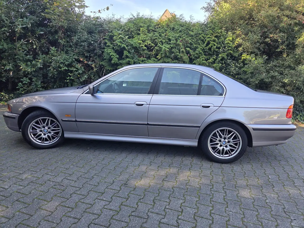 BMW 528