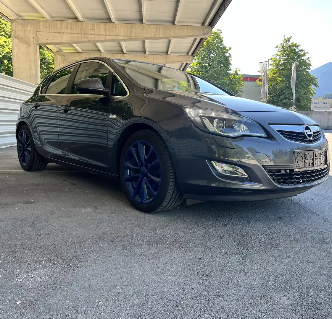Opel Astra 1.6 Turbo Sport - 1