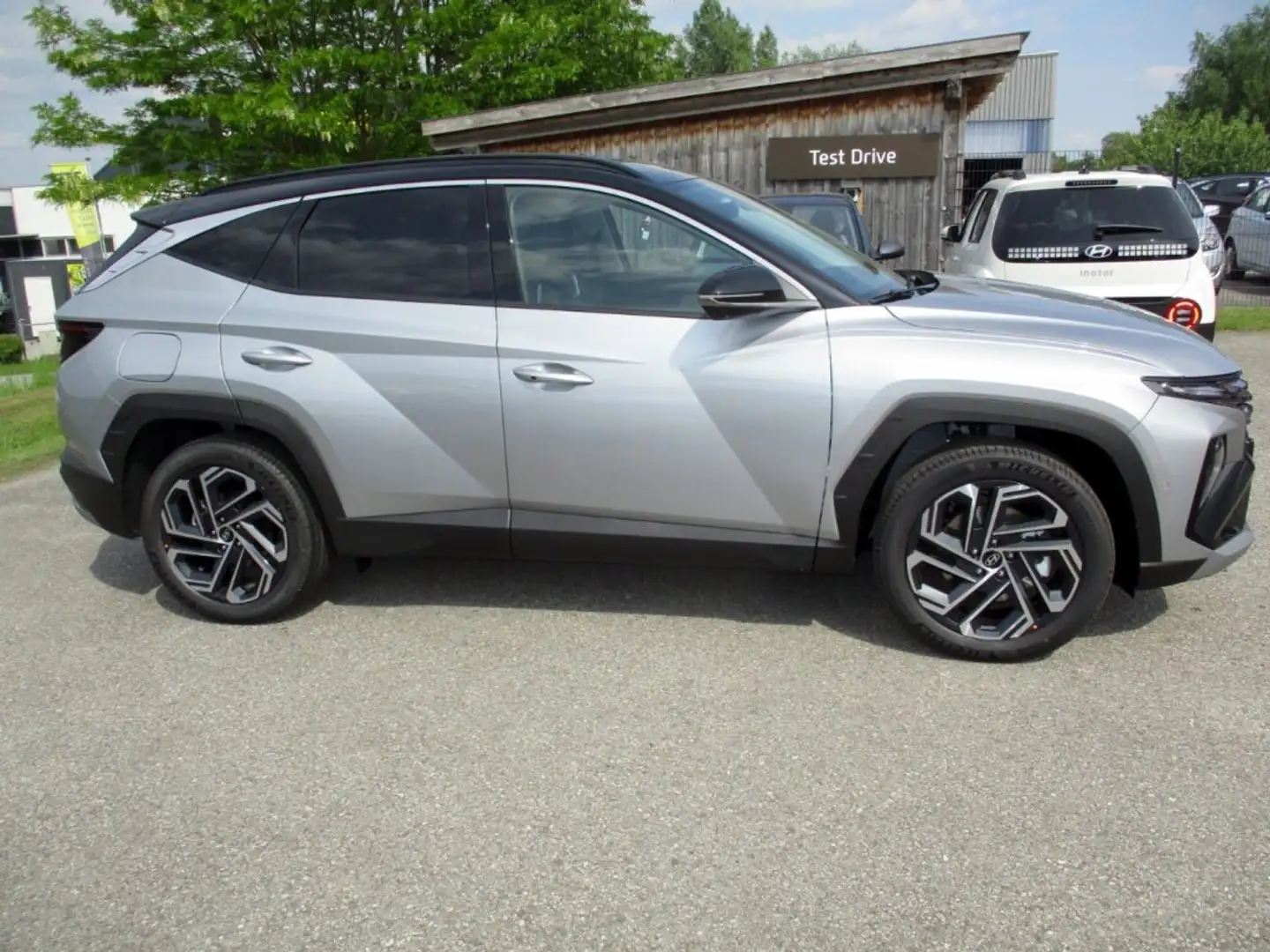 Hyundai TUCSON NX4 Prestige L. 1,6 T-GDi PHEV 2WD AT t5pp2-PP1-OO2 Schwarz - 2