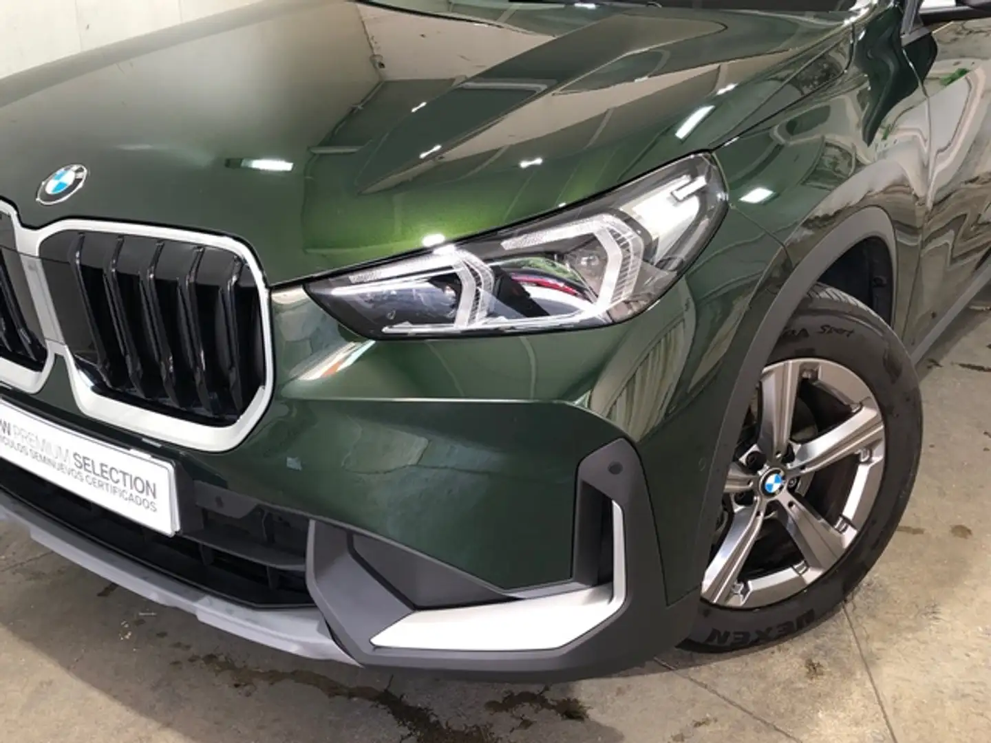BMW X1 sDrive 18dA Grün - 2
