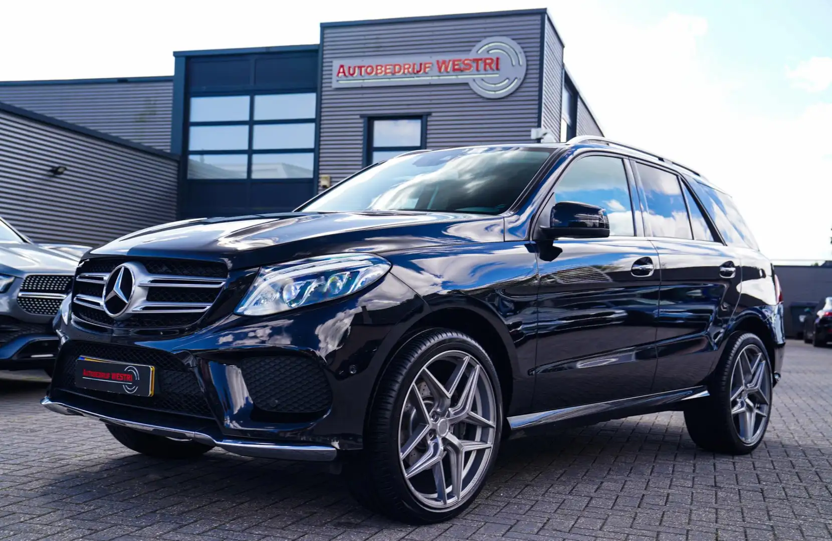 Mercedes-Benz GLE 350 D 4MATIC Luchtvering | Panorama | Elektrische trek Noir - 1