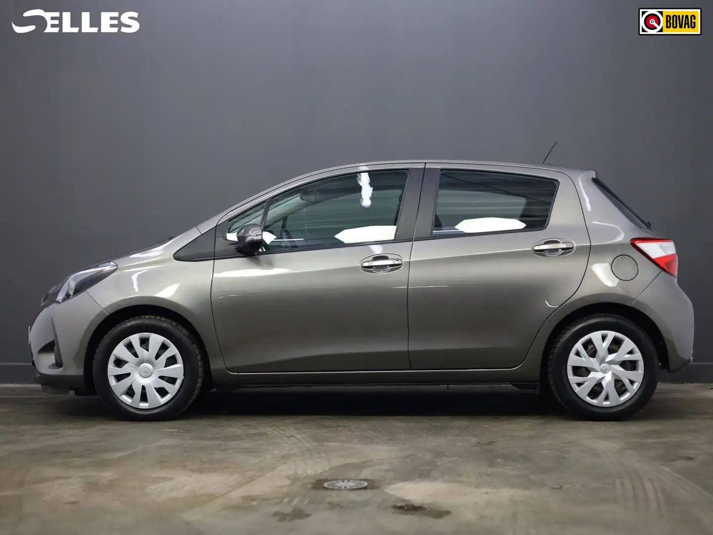 Toyota Yaris 1.5 VVT-i Executive | Navigatie | Achteruitrijcame Grau - 2