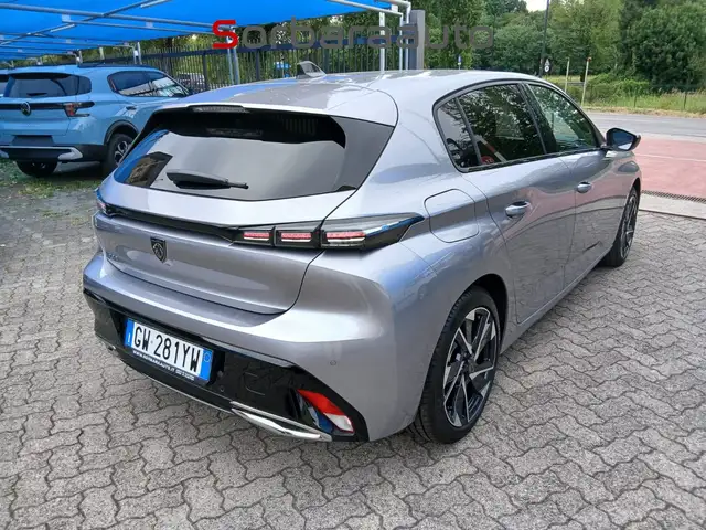 Peugeot 308 view 5